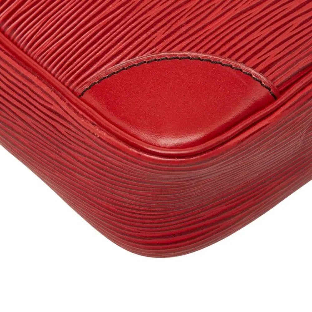 LOUIS VUITTON noticeable cracks wear
